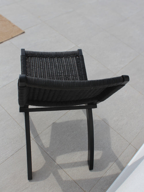 AYOMI siyah masif teak katlanır sandalye. Outdoor, balkon, bahçe, ev ve oteller için.