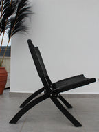 AYOMI markalı, siyah Bali katlanır tik sandalye. Masif tik (teak) ve ince rattan örme. Dayanıklı outdoor sandalye.