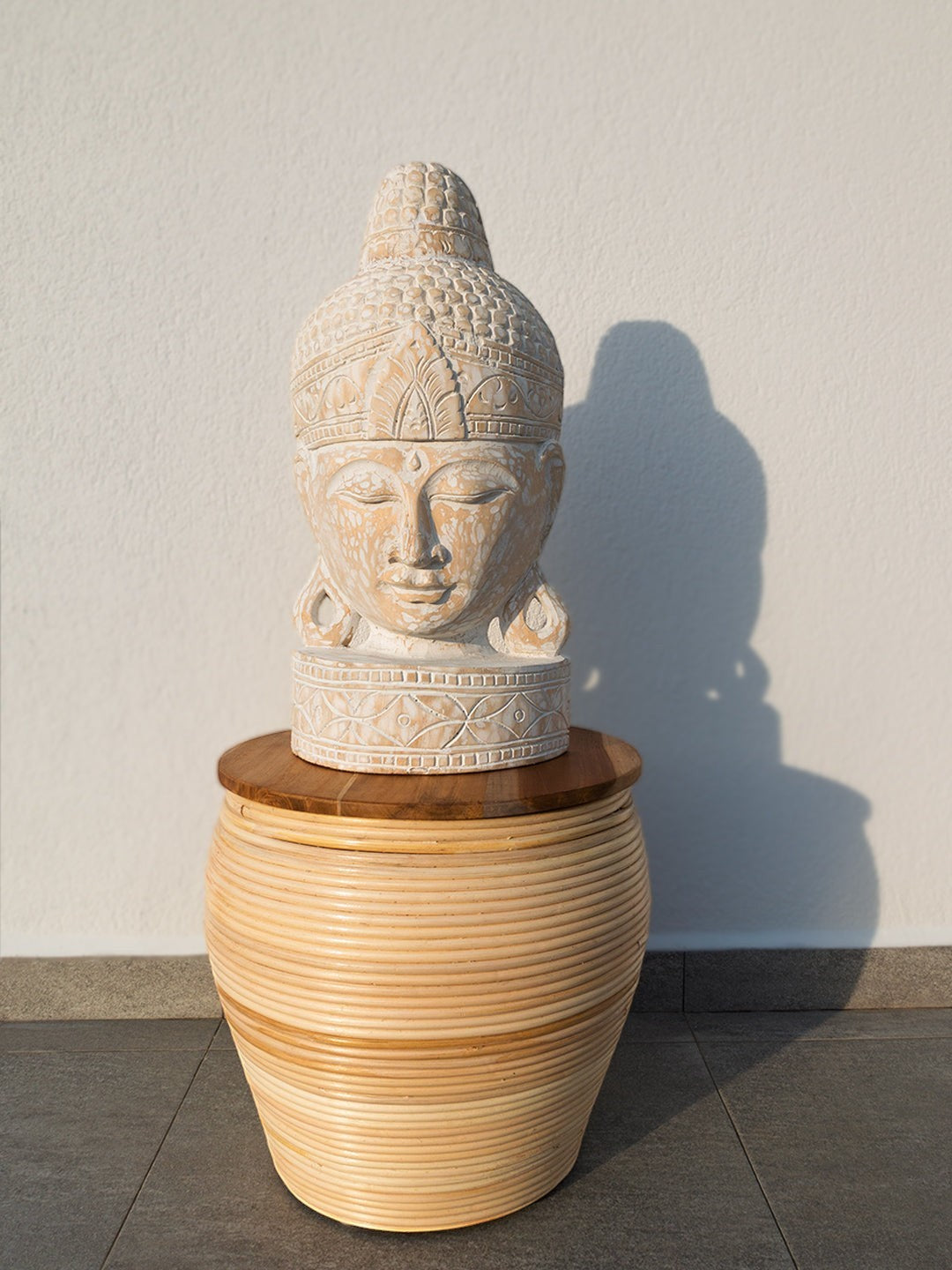 AYOMI 60 cm el oyması balsa ağacı Buda heykeli, doğal ahşap dokulu ve huzurlu yüz ifadesine sahip dekoratif obje.