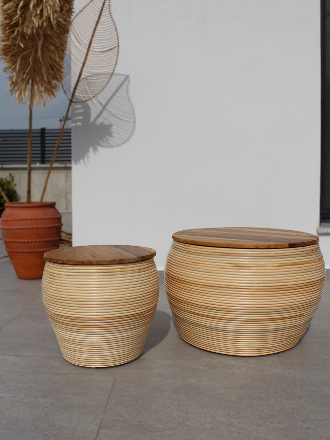 AYOMI Bambus orta sehpa ikili ön görünüm. Doğal tik (teak) ve bambu, oturma odası dekorasyonu.