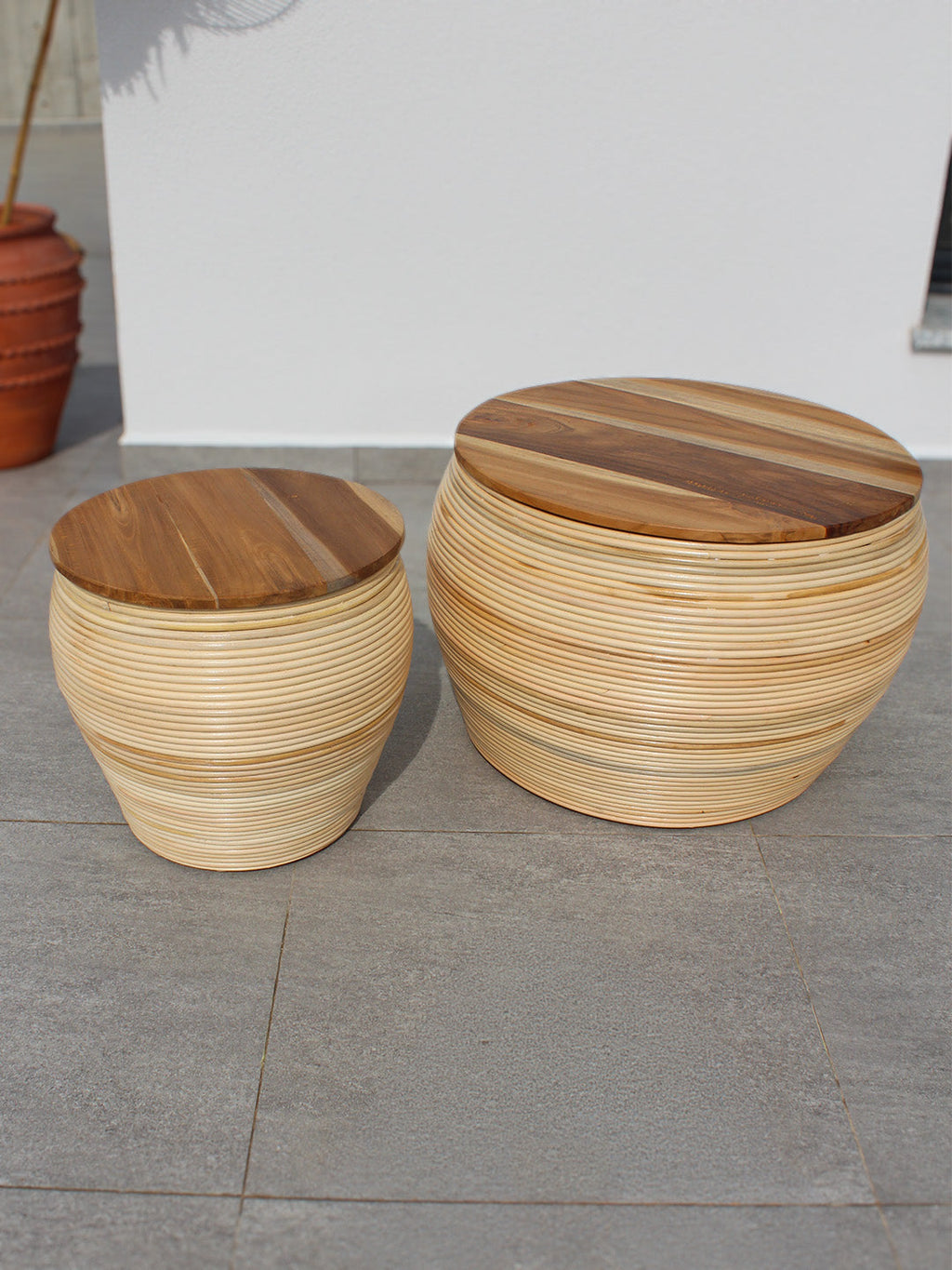 AYOMI Bambus orta sehpa set, küçük ve büyük. Ham teak kerestesi ve doğal bambu.