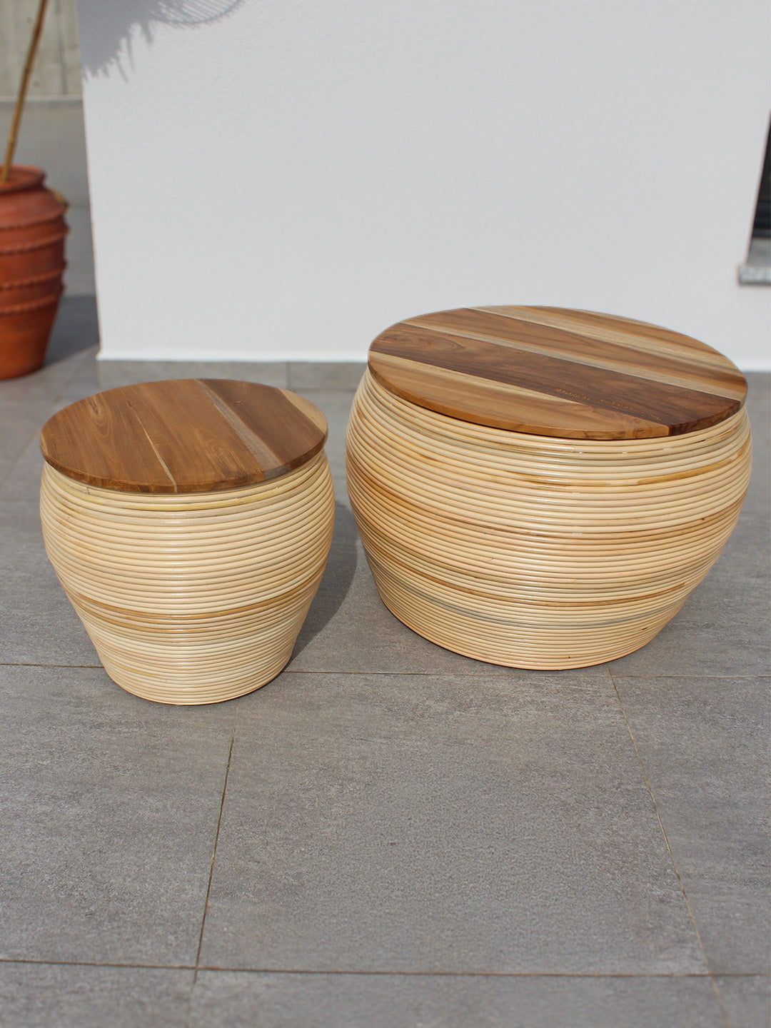 AYOMI Bambus orta sehpa set, küçük ve büyük. Ham teak kerestesi ve doğal bambu.