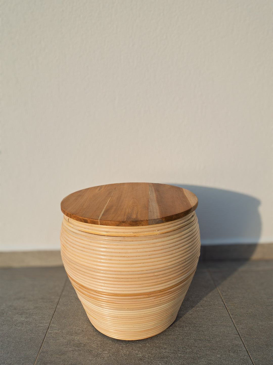 AYOMI Bambus orta sehpa küçük. Premium teak kerestesi ve sağlam bambu. Outdoor mobilya.
