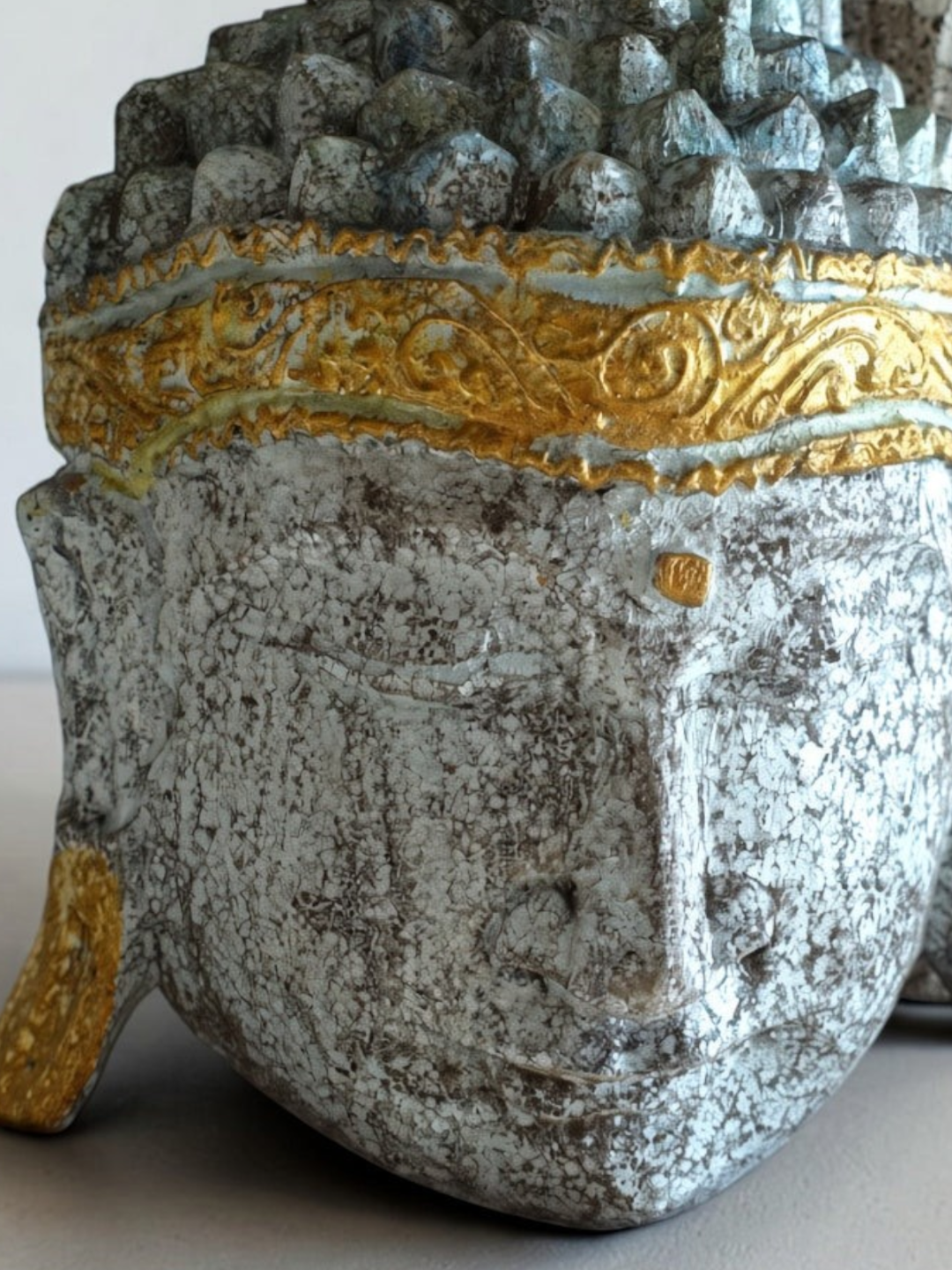 AYOMI Zen Buda heykeli ve dua eden el tütsülüğü seti, mavi-yeşil arası dokulu patina ve altın yaldız detaylı