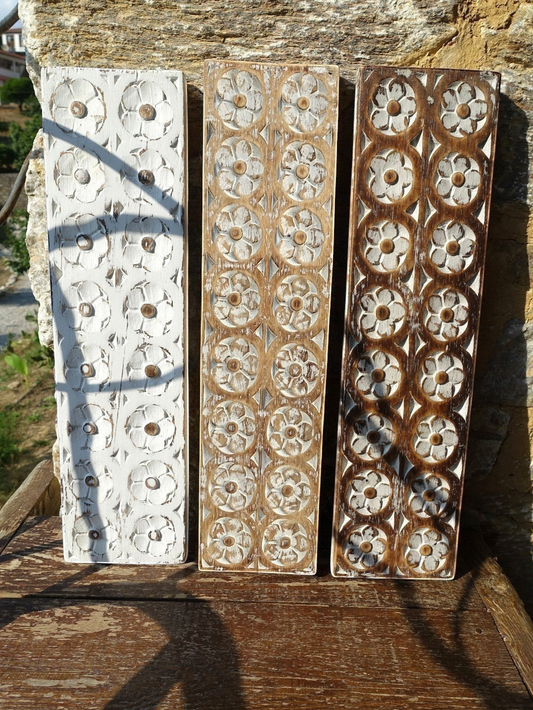AYOMI Flores duvar panelleri üç renk seçeneği yan yana - Beyaz, Kahve ve Naturel