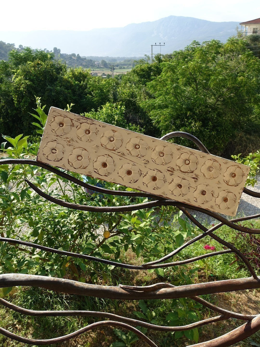 AYOMI Flores duvar paneli Naturel renk, açık havada demir korkulukta Bohem stil sunum