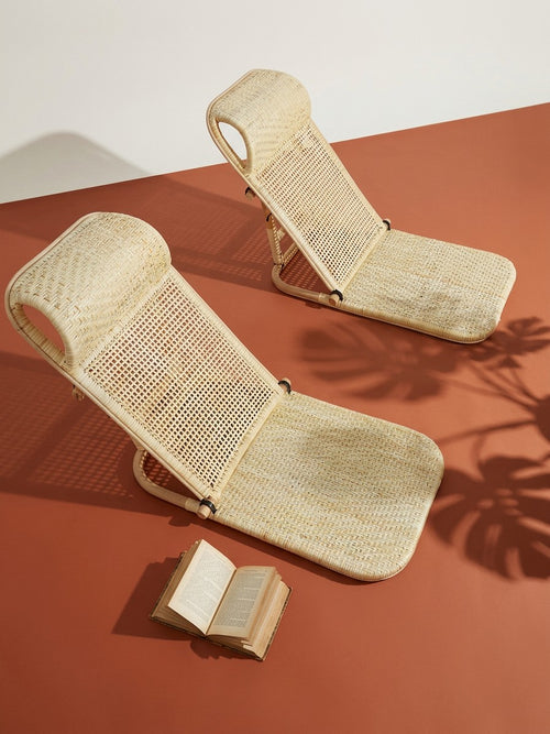AYOMI Phuket katlanır bambu ve rattan şezlong, iki kademeli sırt desteğiyle doğal açık renkli taşınabilir oturma alanı