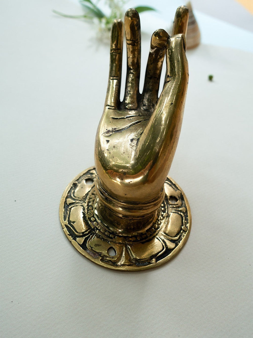 AYOMI el yapımı pirinç döküm Shuni Mudra kapı tokmağı, duvar askısı veya dekoratif obje, 10x12 cm boyutlarında.