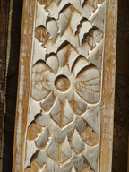AYOMI Sole el oyması çiçek motifli, beyaz eskitme boyalı hafif balsa ağacından dekoratif ahşap duvar tablosu